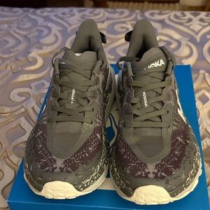 Hoka Women’s Speedgoat 6 Satellite Gray/Stardust Colorway NIB Size 7